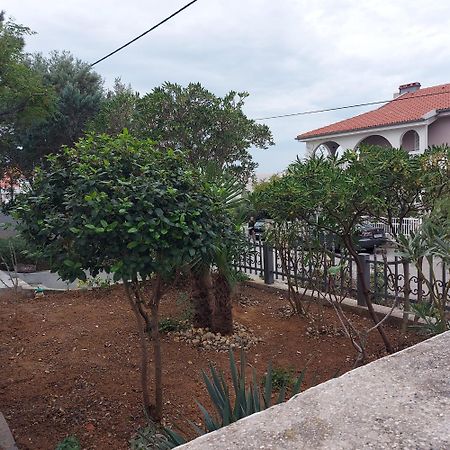 Apartman Zahira Karlobag Exterior foto