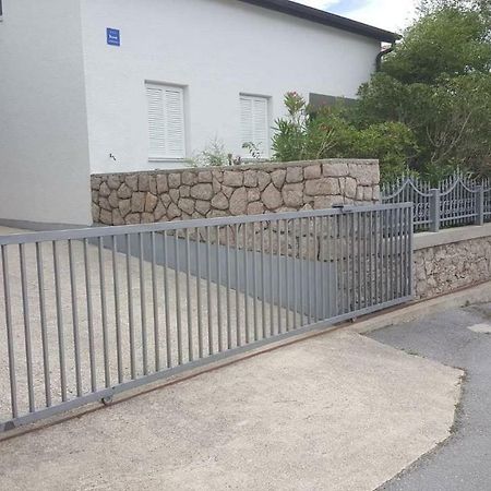 Apartman Zahira Karlobag Exterior foto