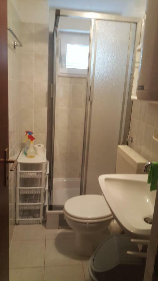 Apartman Zahira Karlobag Exterior foto